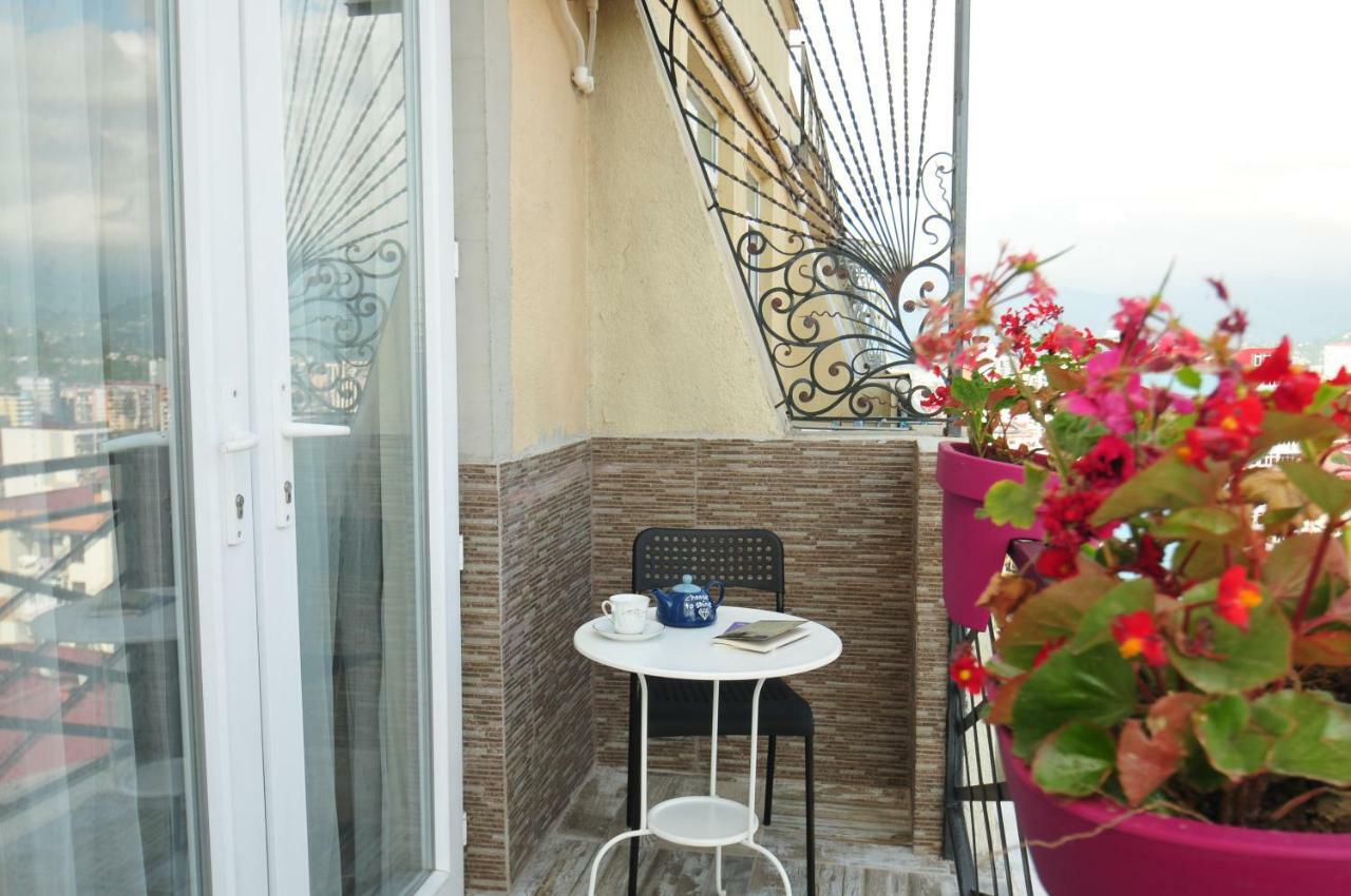 Apartments With A View Of The Trinity Holy Батуми Екстериор снимка