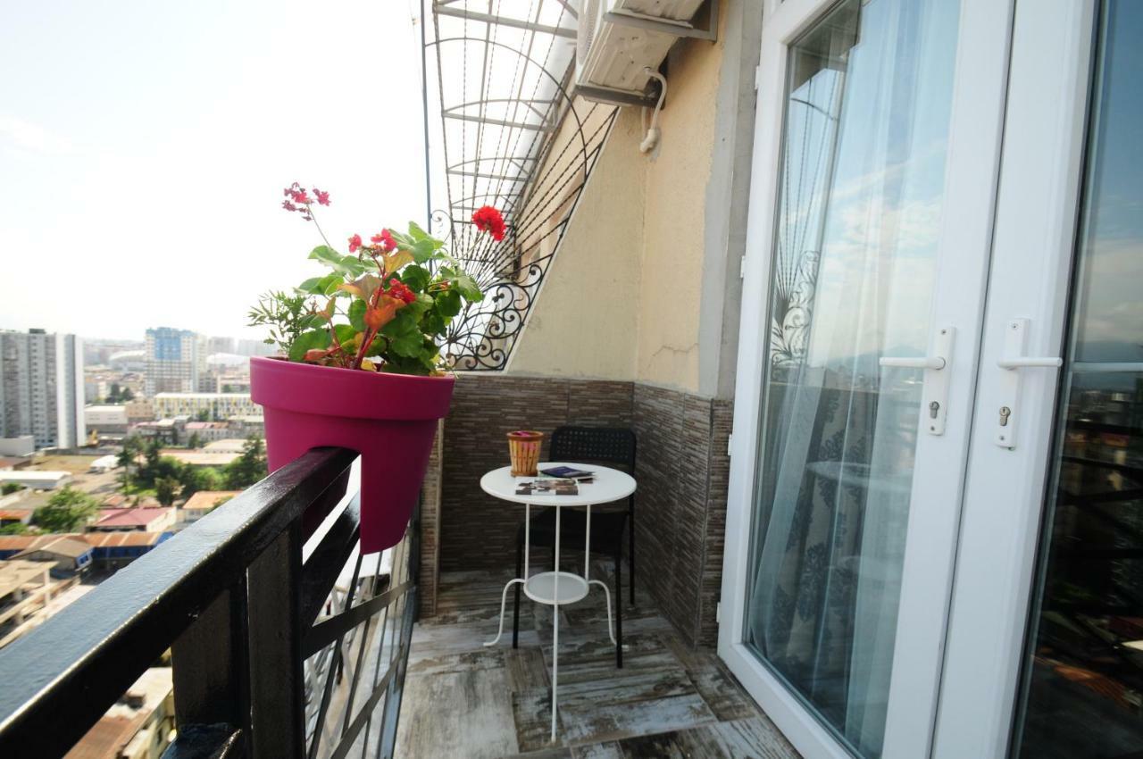 Apartments With A View Of The Trinity Holy Батуми Екстериор снимка